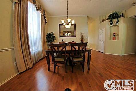 3rd image of 2035 Camelot Dr
