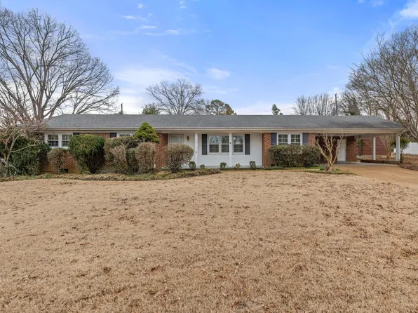 811 Rebel Dr, Tuscumbia, AL 35674