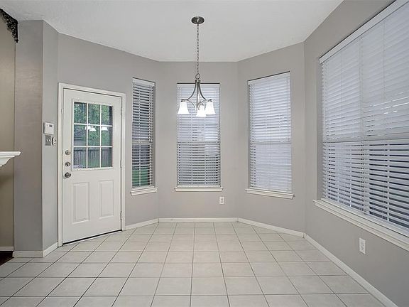5th image of 2211 Fairwater Park Dr