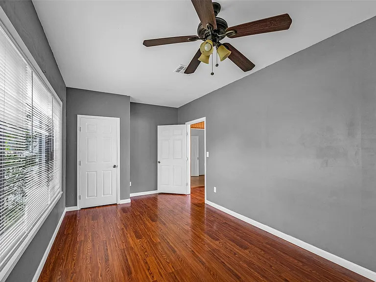 2527 Avenue G — Photo 23