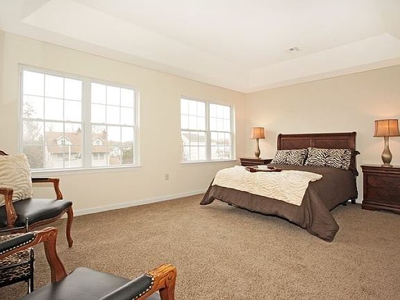 4th image of 278 Woodland Ave
