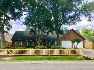 930 Bowlin Ave, Port Neches, TX 77651