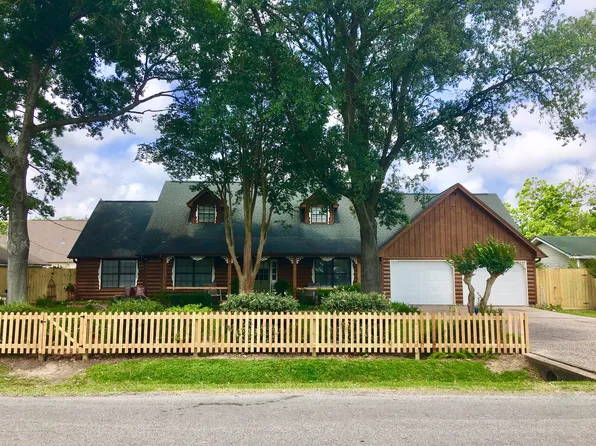 930 Bowlin Ave, Port Neches, TX 77651