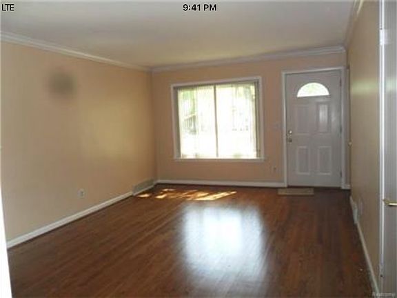 5th image of 811 Manor Dr