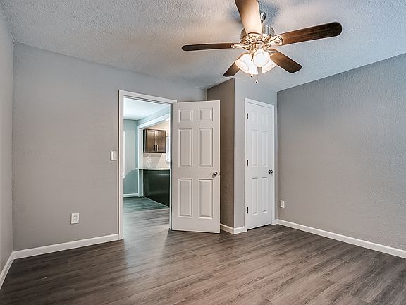 3rd image of 415 Elm Ave APT 2