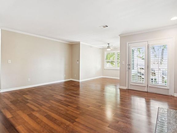 5th image of 1538 Chantilly Dr #121