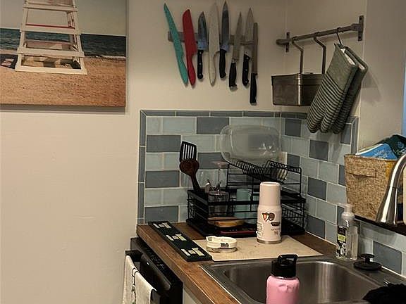 4th image of 913 SW 57th Dr