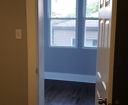 2nd image of 6425 N Claremont Ave