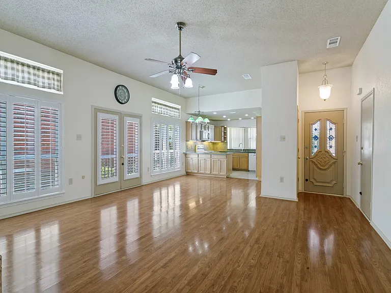 1515 Laguna Vista Way — Photo 2
