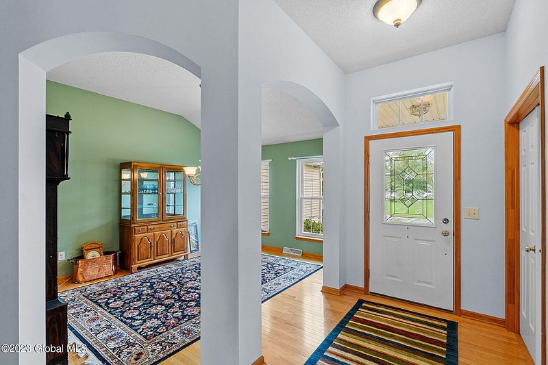 3rd image of 8 Mayfield Drive