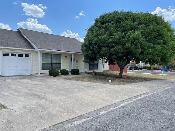 3rd image of 100 Amelia Ct