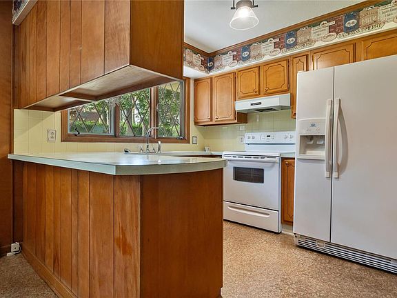 5th image of 1951 Briarwood Dr