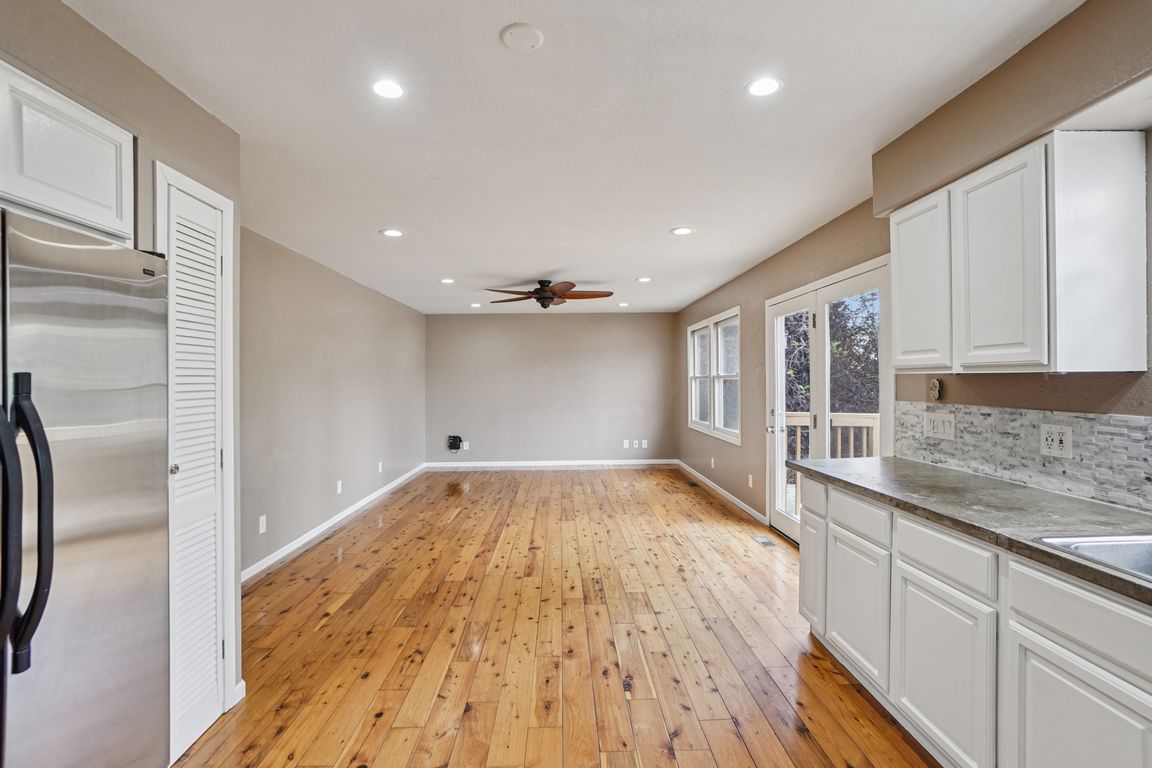 W Brook Dr-S1107-018.jpg