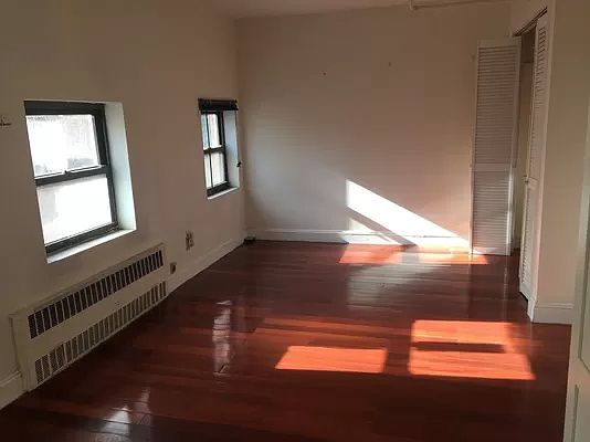 4th image of 115 E 31st St APT 4