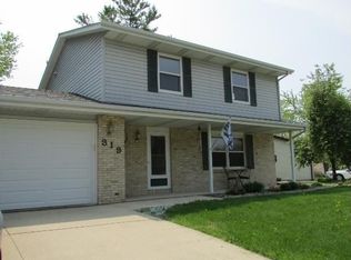 319 Victor Dr, Hartford, WI 53027