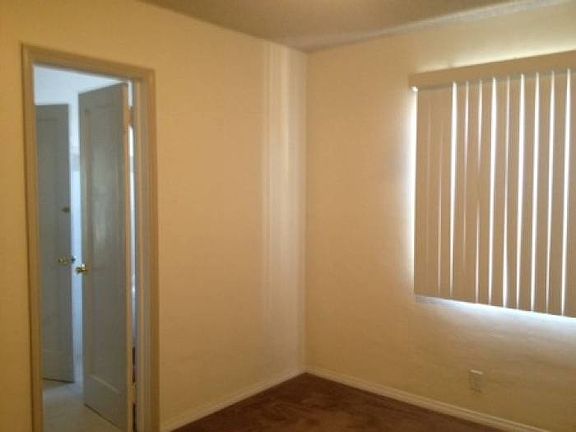 5th image of 823 E 99th St