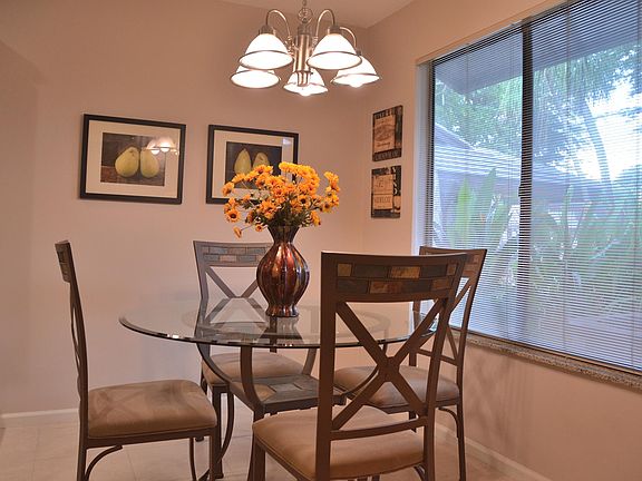 5th image of 10022 Shadywood Pl