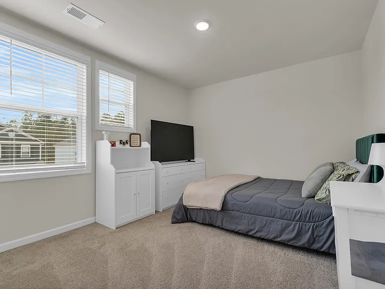 1110 Silverbend Trl — Photo 18