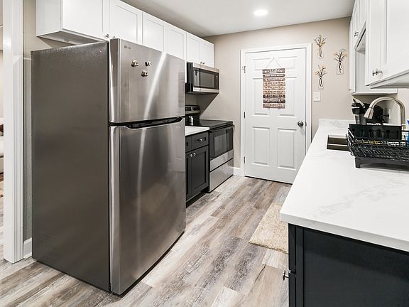 5th image of 1005 Summer Court Cir #C