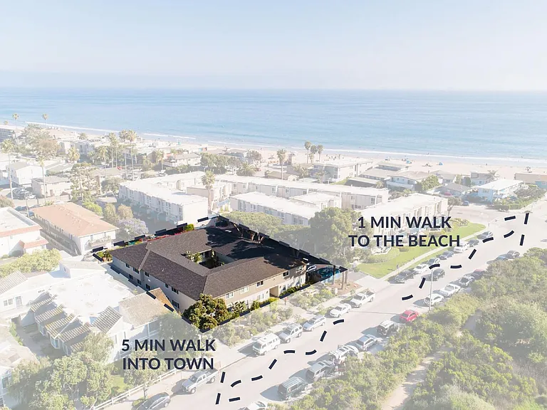 The building is just a 1 minute walk from the beach and 5 minutes to town