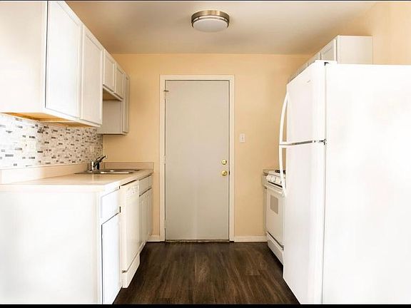 3rd image of 15707 Peggy Ln #1H