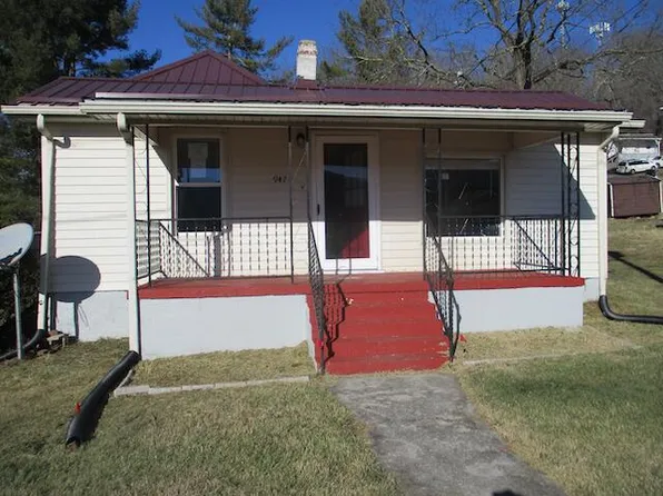 947 4th St NE, Pulaski, VA 24301