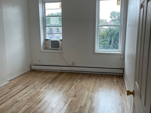 2nd image of 944 Fulton St #4A