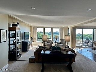 1st image of 1 Bratenahl Pl APT 808