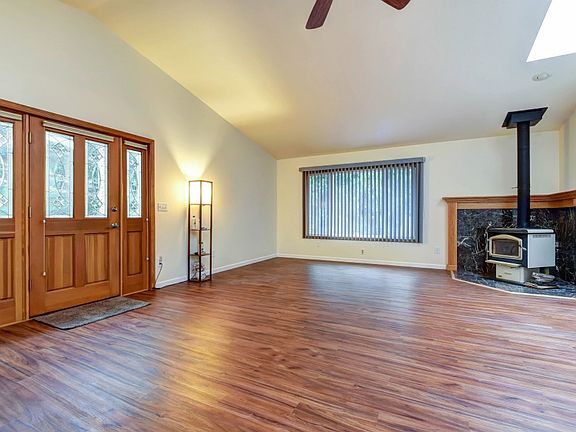 5th image of 3121 156th St NW