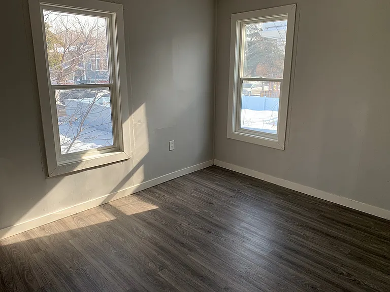 852 Retallack St — Photo 10
