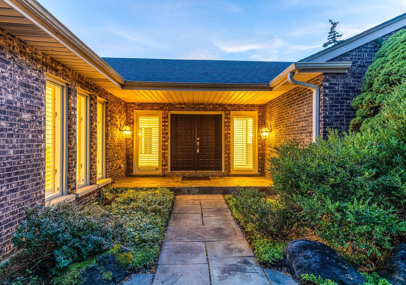 3 bed, 2.5 bath, 2798 sqft, $5,500 — Photo 3