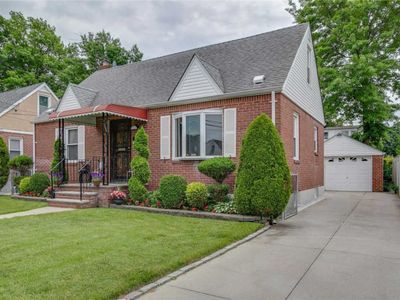34 Peter St, Elmont, NY, 11003