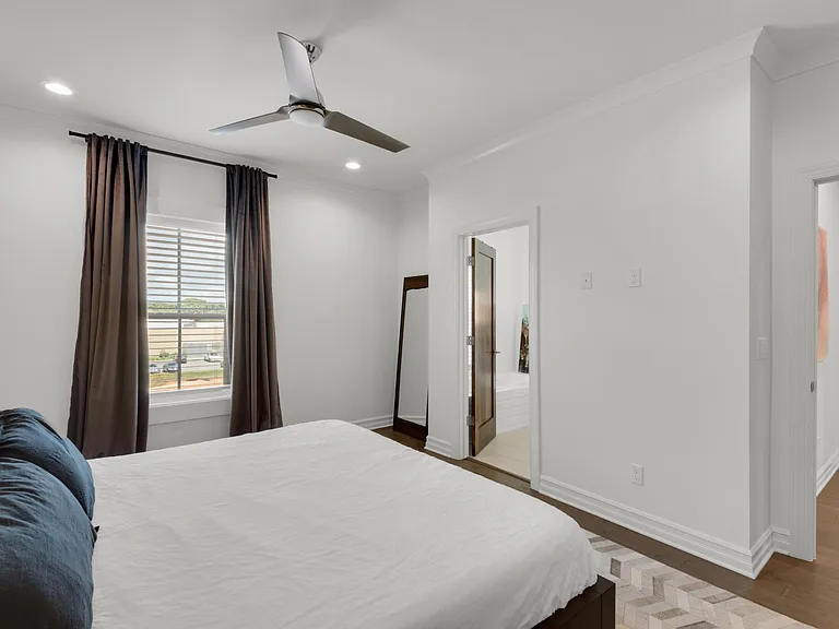 314 W Romana St — Photo 17