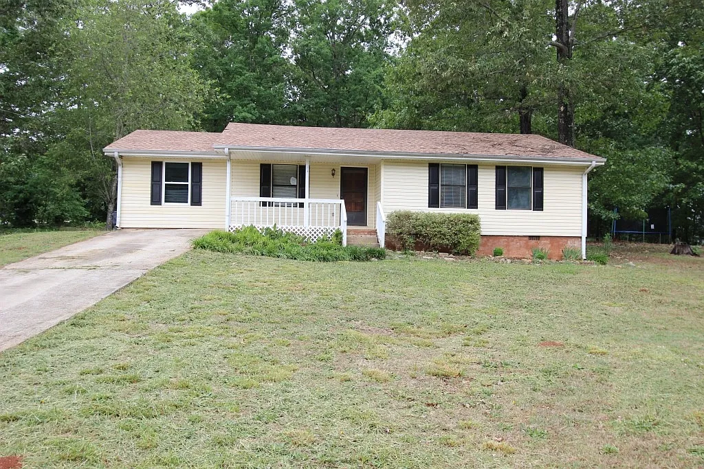 639 Oak Grove Rd photo 1