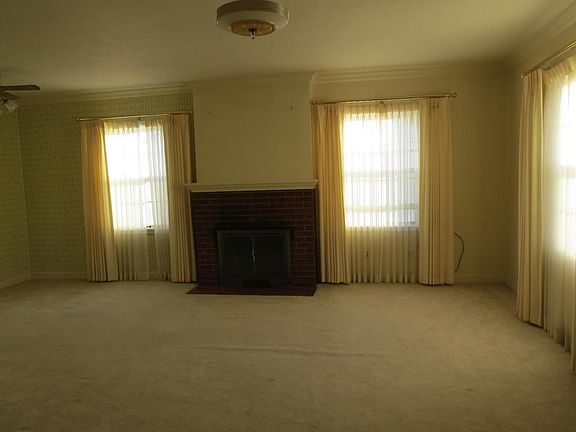 3rd image of 905 4th Ave SE