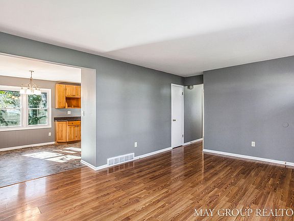 5th image of 2118 Bayham Dr SE