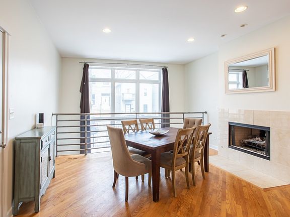 2nd image of 2835 W Lyndale St #1B