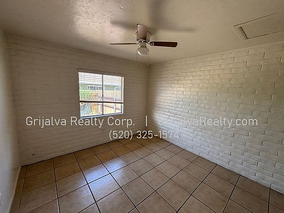 5th image of 110-112 E Elm St #110