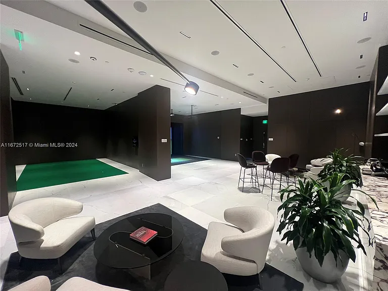 300 S Biscayne Blvd #806E — Photo 31