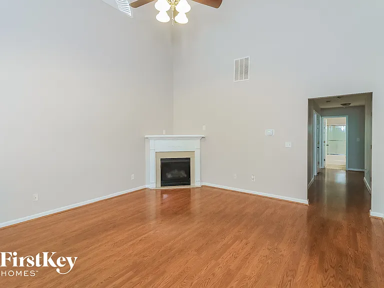 813 Winsap Dr — Photo 2