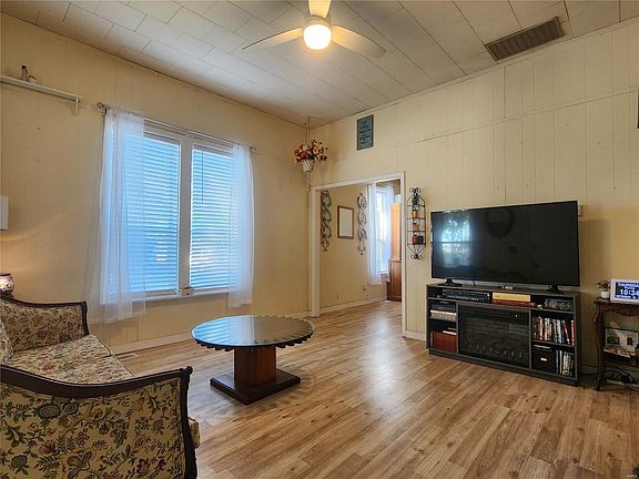 4th image of 301 N C St