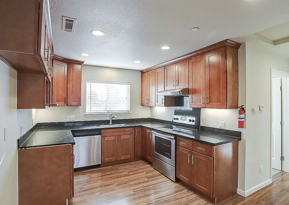 1st image of 2828 Beecher Ct