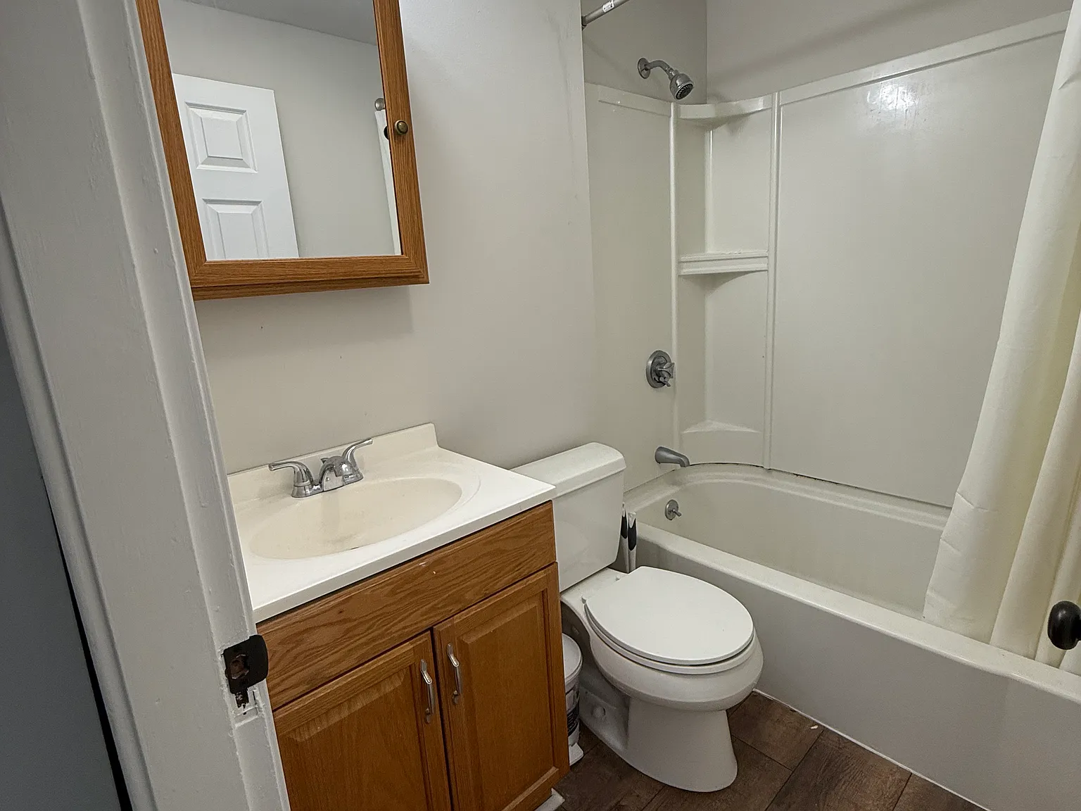 4 bed, 1000 sqft, $975 — Photo 2