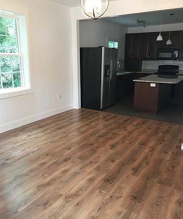 4th image of 101 Crescent Ave