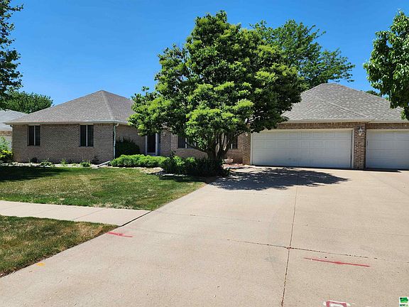 2nd image of 605 S Ridge Dr