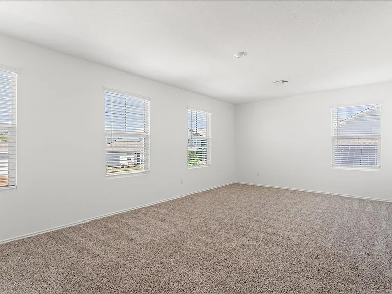 905 Powell St — Photo 24