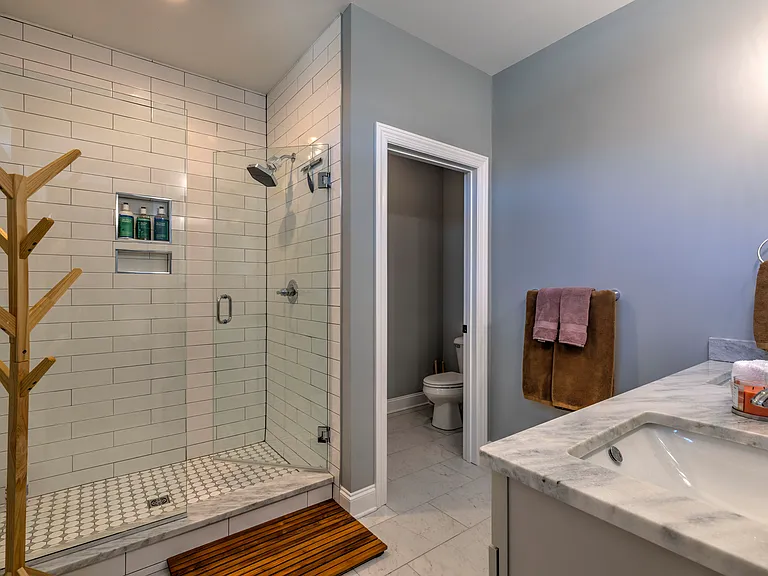 2207 E 12th St — Photo 10