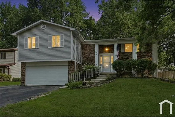 5 bed, 2500 sqft, $4,875 — Photo 1