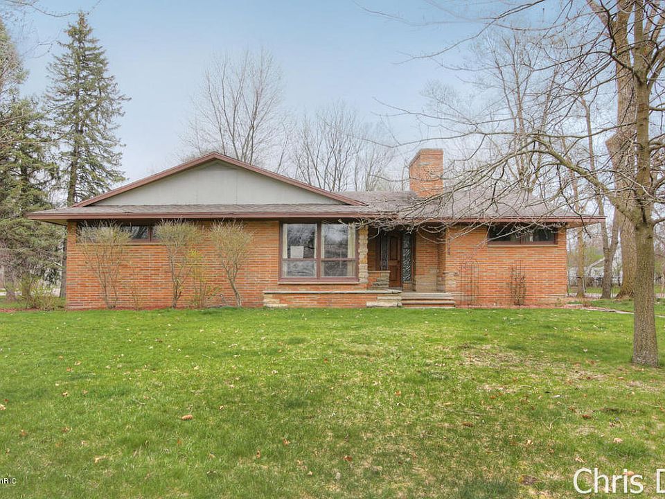 1st image of 3694 Fitzhugh Ave NE