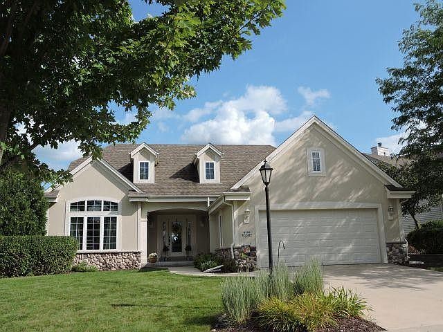 1st image of W202N17324 Oakwood Dr